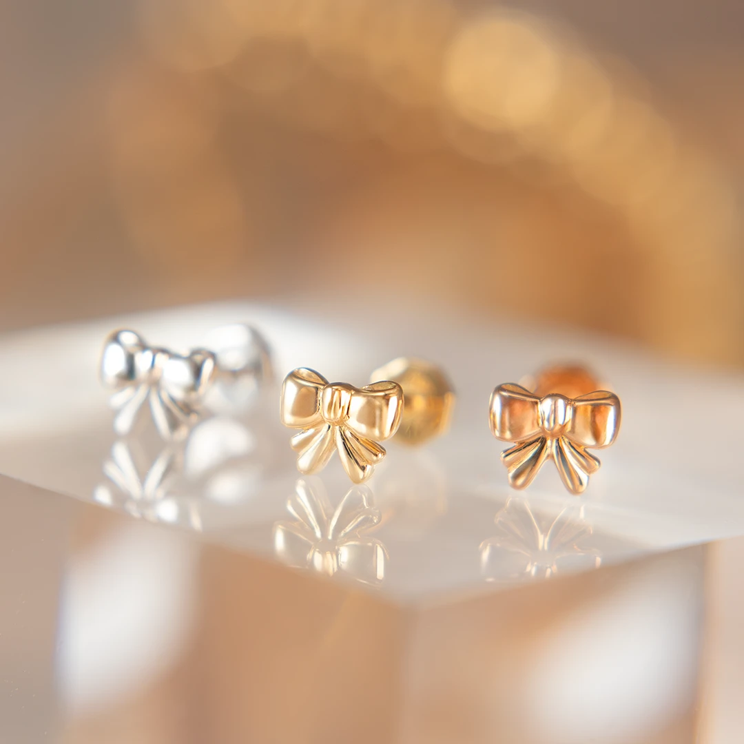 Shop playful bow helix earrings in Causeway Bay. 銅鑼灣耳環 灣仔 18k純金 時尚耳環